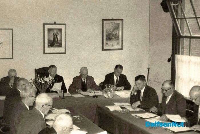 Laatste raadsvergadering in het oude gemeentehuis - Foto: Historische Kring Dalfsen