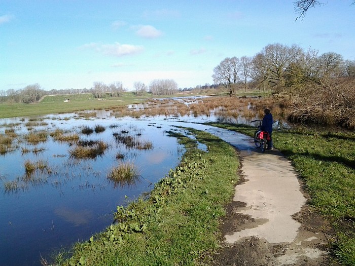 Is het fietspad al watervrij? - Foto: Eigen geleverde foto