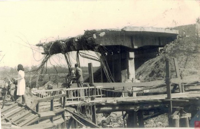 De Ganzepannebrug opgeblazen - Foto: Eigen geleverde foto