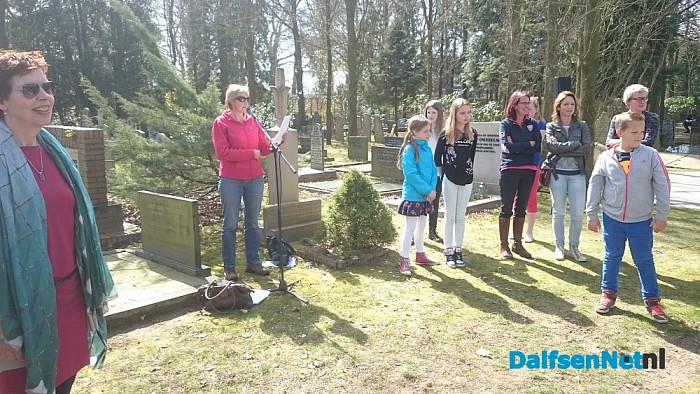 Kinderen oefenen voor dodenherdenking - Foto: Robert Bril