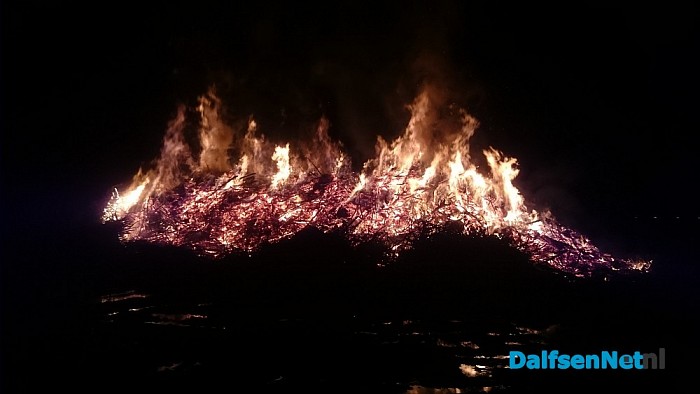 Paasvuur Oudleusen in de brand.