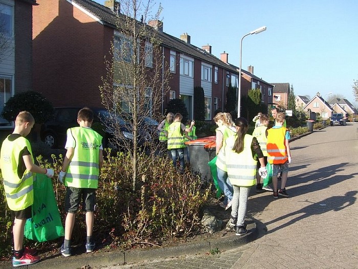 Actie Hoonhorst schoon - Foto: Wim