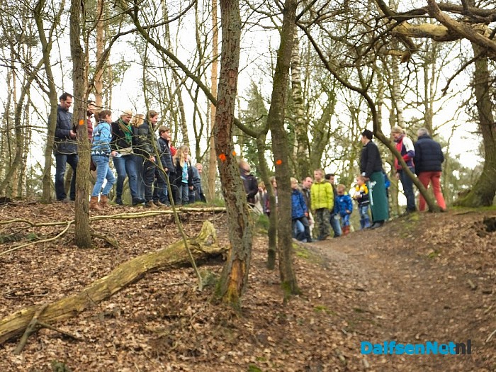 2e paasdag: Eierkuuln in Dalfsen - Foto: H.G. Foto