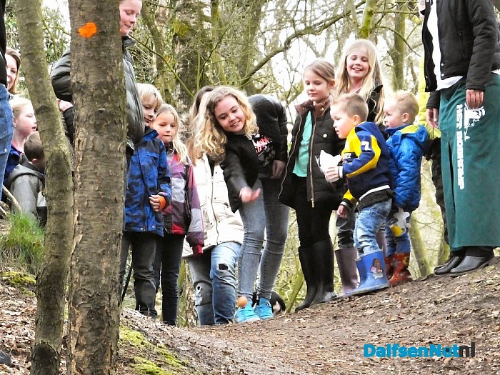 2e paasdag: Eierkuuln in Dalfsen - Foto: H.G. Foto