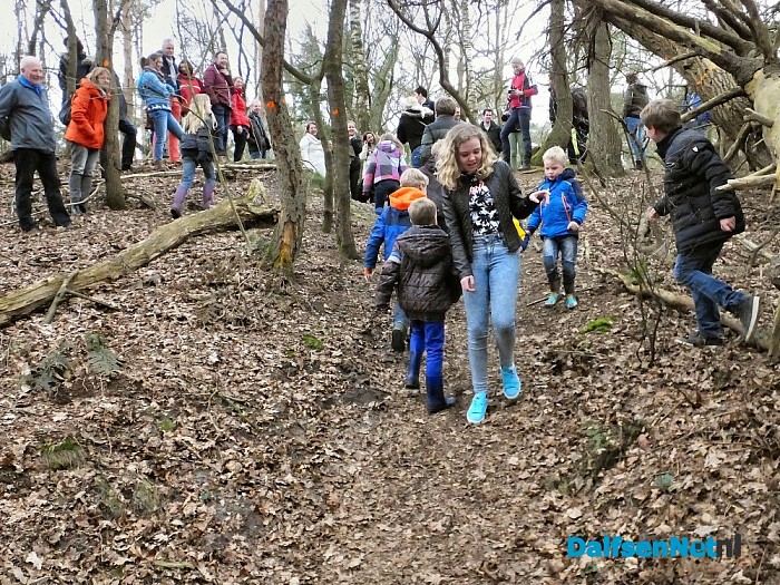 2e paasdag: Eierkuuln in Dalfsen - Foto: H.G. Foto