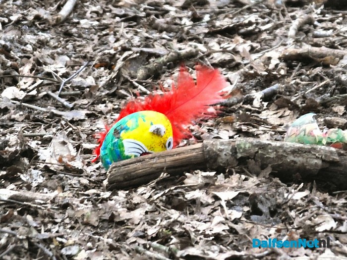 2e paasdag: Eierkuuln in Dalfsen - Foto: H.G. Foto