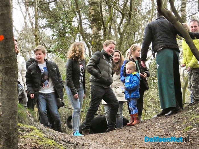 2e paasdag: Eierkuuln in Dalfsen - Foto: H.G. Foto