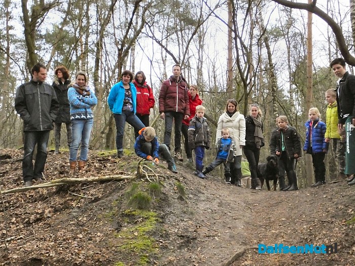 2e paasdag: Eierkuuln in Dalfsen - Foto: H.G. Foto