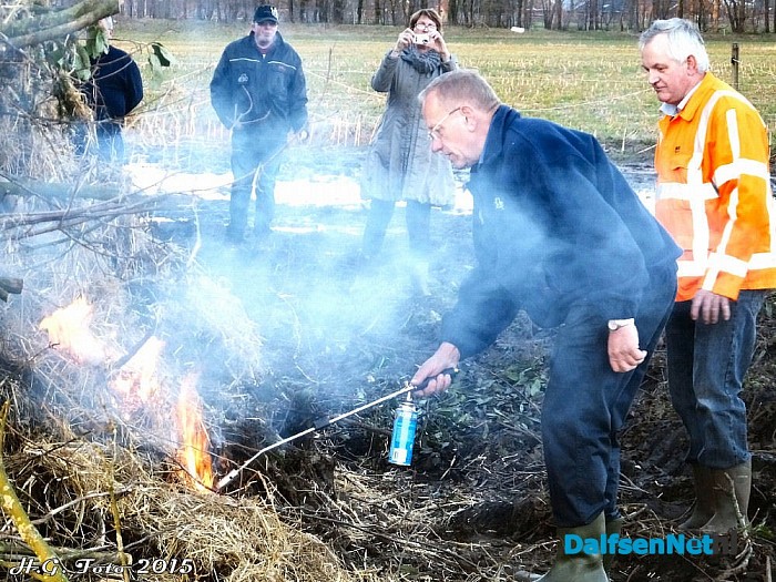 Paasvuur Oudleusen in de brand. - Foto: H.G. Foto