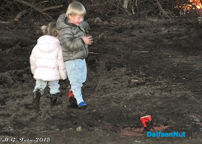 Paasvuur Oudleusen in de brand. - Foto: H.G. Foto