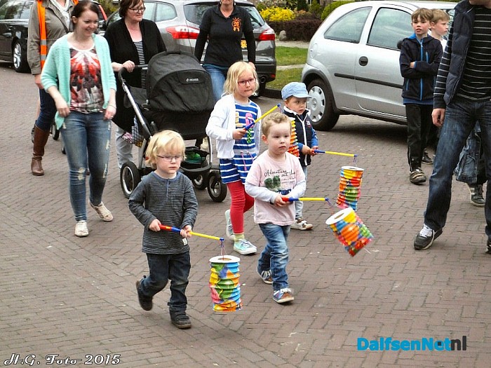 Lampion optocht Oudleusen. - Foto: H.G. Foto