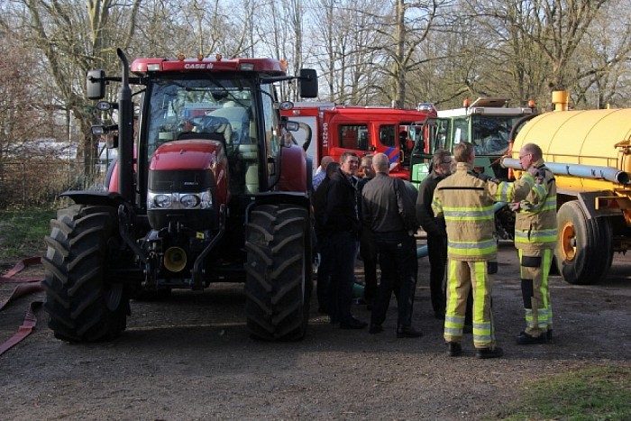 Dalfser brandweer houdt oefening met boeren