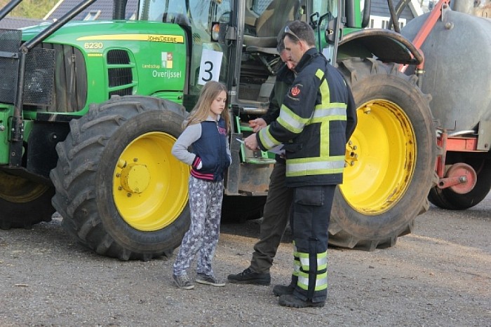 Dalfser brandweer houdt oefening met boeren