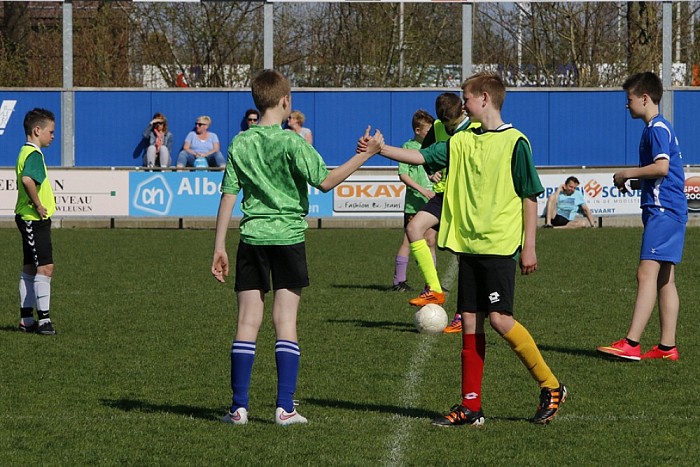 Schoolvoetbaltoernooi 2015 Nieuwleusen - Foto: Paul Scholten