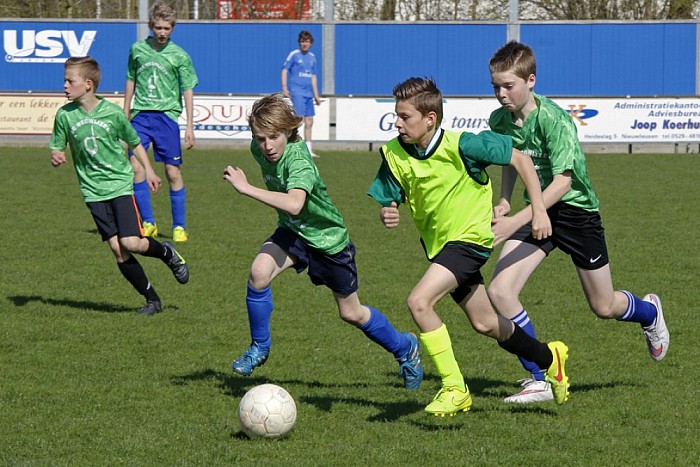 Schoolvoetbaltoernooi 2015 Nieuwleusen - Foto: Paul Scholten