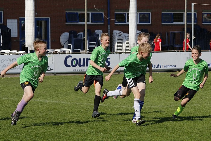 Schoolvoetbaltoernooi 2015 Nieuwleusen - Foto: Paul Scholten