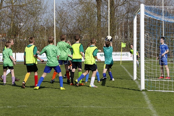 Schoolvoetbaltoernooi 2015 Nieuwleusen - Foto: Paul Scholten