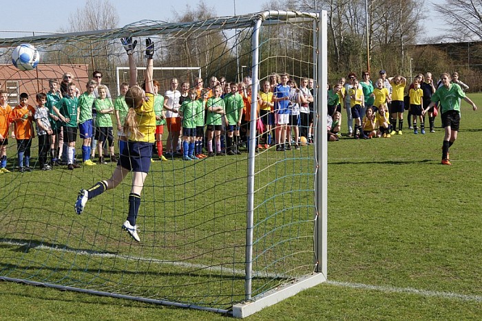 Schoolvoetbaltoernooi 2015 Nieuwleusen - Foto: Paul Scholten