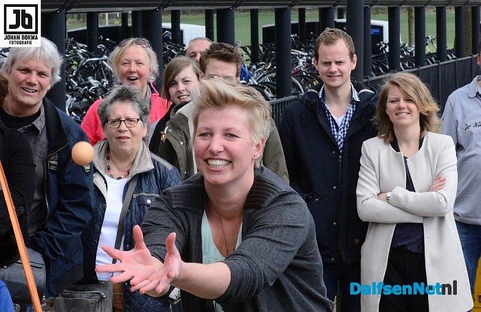 Eieren gooien bij Oude Station - Foto: Johan Bokma