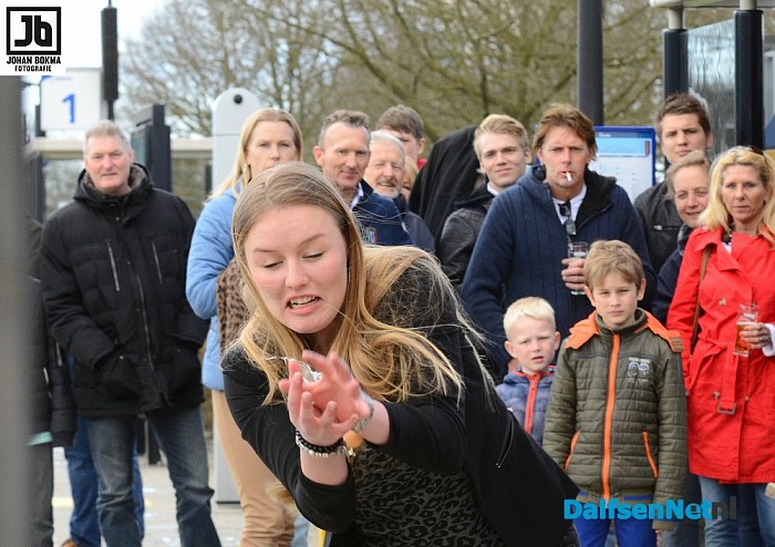 Eieren gooien bij Oude Station - Foto: Johan Bokma