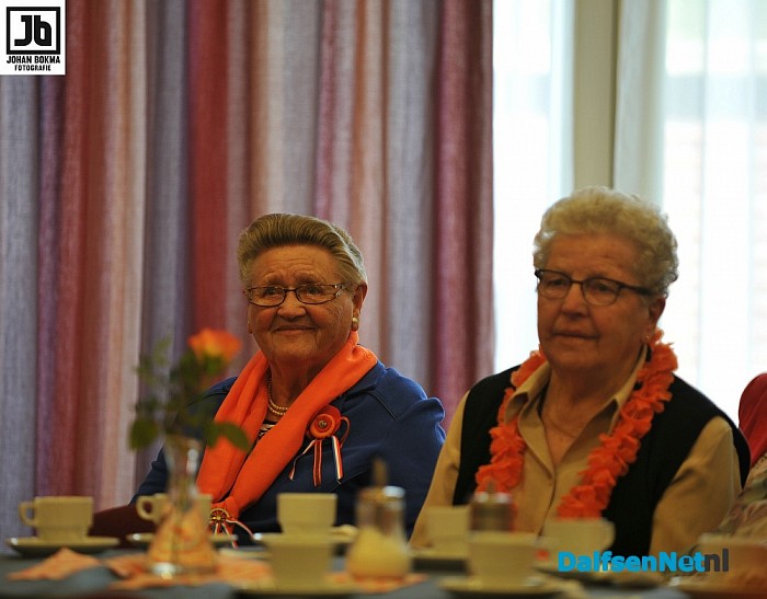 Oranjemiddag voor bewoners van Rozengaerde - Foto: Johan Bokma