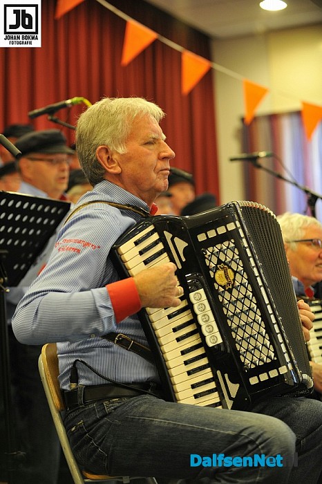 Oranjemiddag voor bewoners van Rozengaerde - Foto: Johan Bokma