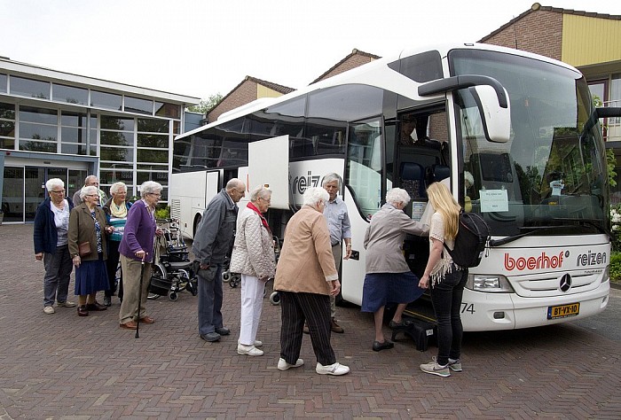 Bezoek van bewoners Rosengaerde aan kazerne Havelte - Foto: Geert Bistervels