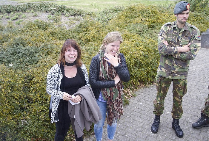 Bezoek van bewoners Rosengaerde aan kazerne Havelte - Foto: Geert Bistervels