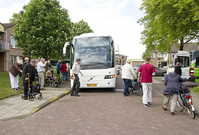 Bezoek van bewoners Rosengaerde aan kazerne Havelte - Foto: Geert Bistervels