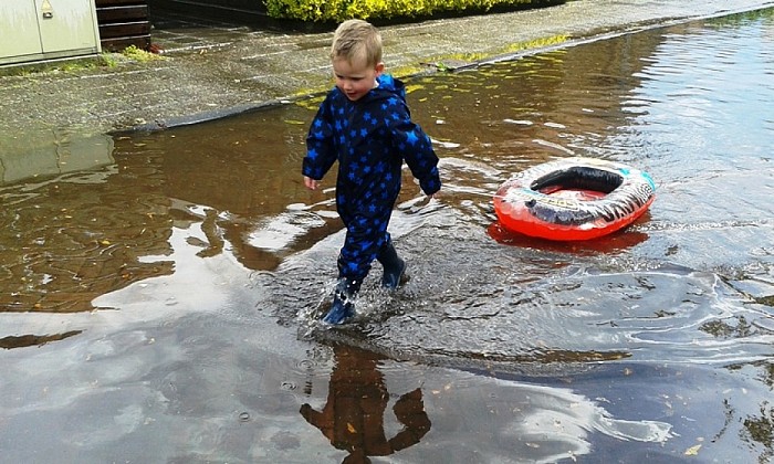Straten blank tijdens hevige bui in Dalfsen - Foto: Eigen geleverde foto