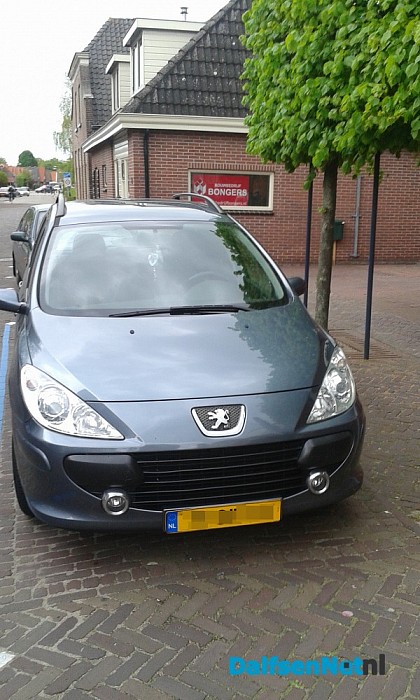 Auto op invaliden parkeerplaats