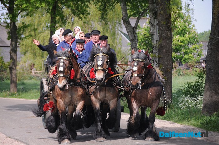 Authentieke koetsentocht 5 mei Om Ommen