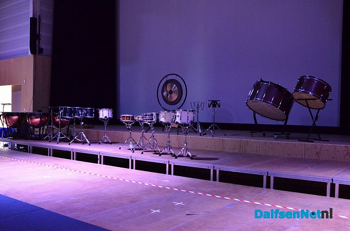 Opbouw herdenkingsconcert in volle gang. - Foto: Johan Bokma