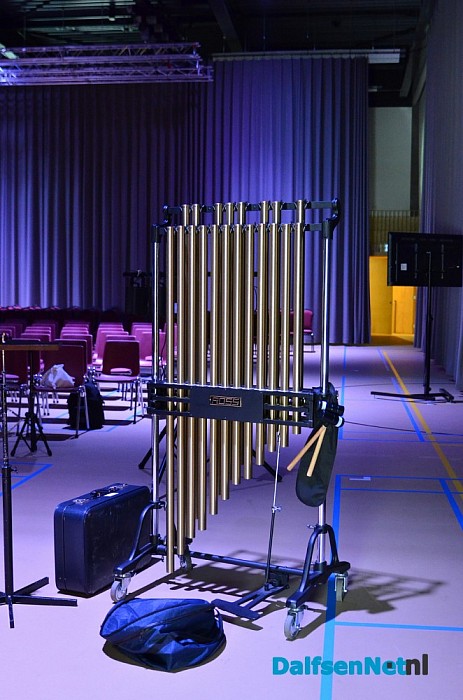 Opbouw herdenkingsconcert in volle gang. - Foto: Johan Bokma
