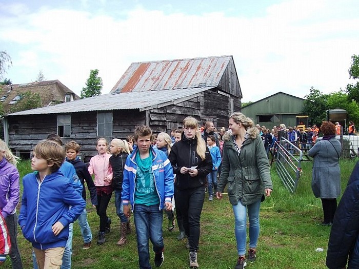 Ruim 250 leerlingen voor 1 dag archeoloog in Gerner - Foto: Wim