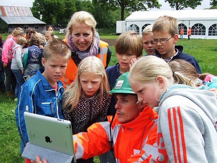 Ruim 250 leerlingen voor 1 dag archeoloog in Gerner - Foto: Wim