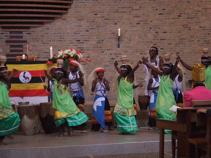 Spetterend optreden Oegandees kinderkoor - Foto: Wim