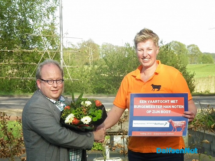 Bestuur Oranjevereniging krijgt boottocht met Han Noten - Foto: Robert Bril