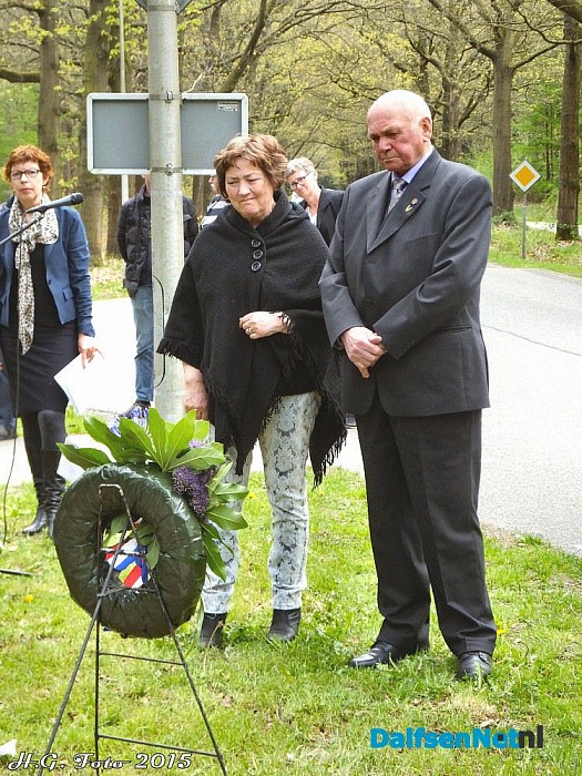 Herdenking 4 mei Schaapskooiweg. - Foto: H.G. Foto