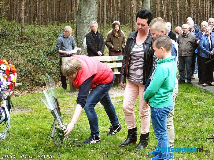Herdenking 4 mei Schaapskooiweg. - Foto: H.G. Foto