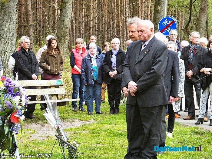 Herdenking 4 mei Schaapskooiweg. - Foto: H.G. Foto