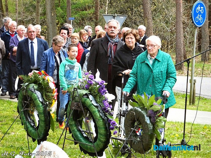 Herdenking 4 mei Schaapskooiweg. - Foto: H.G. Foto