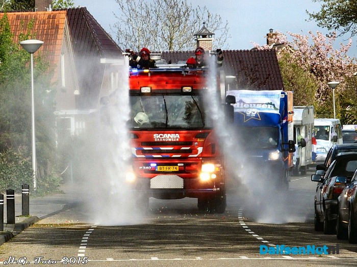 De fietsers zijn terug in Oudleusen. - Foto: H.G. Foto