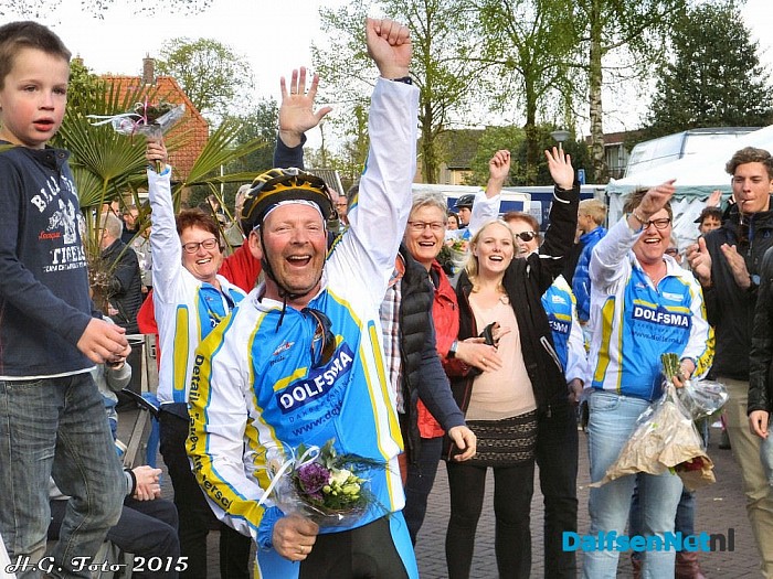 De fietsers zijn terug in Oudleusen. - Foto: H.G. Foto