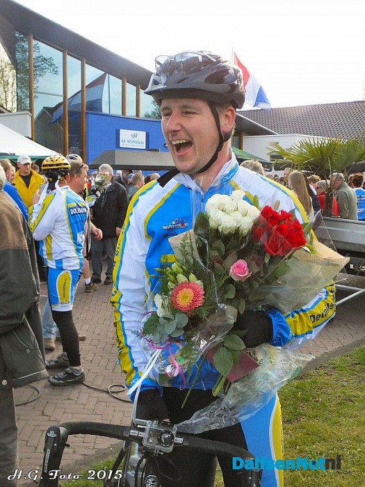 De fietsers zijn terug in Oudleusen. - Foto: H.G. Foto