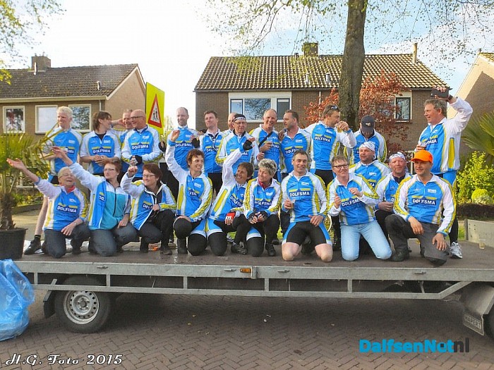 De fietsers zijn terug in Oudleusen. - Foto: H.G. Foto