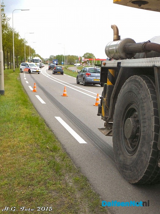Één rijbaan N340 bij Oudleusen tijdelijk geblokkeerd. - Foto: H.G. Foto