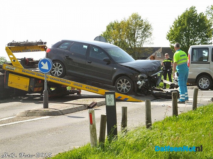 Zware schade bij oversteken N348 - Foto: H.G. Foto