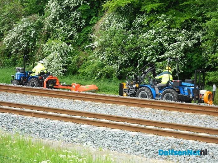Grasmaaien langs het spoor