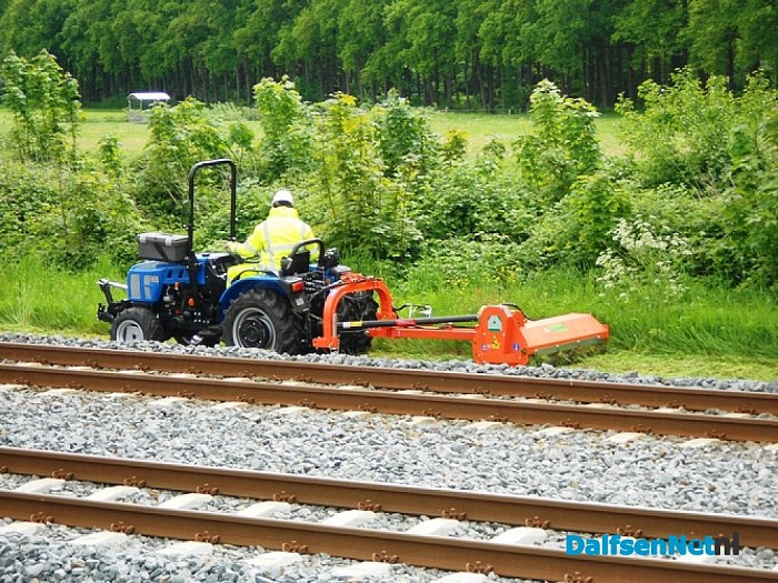 Grasmaaien langs het spoor